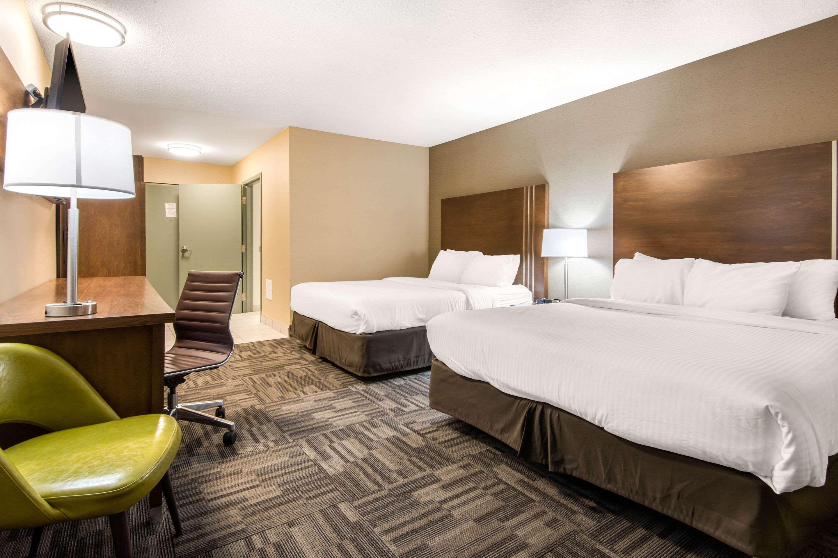 Quality Inn & Conference Centre Orillia Buitenkant foto