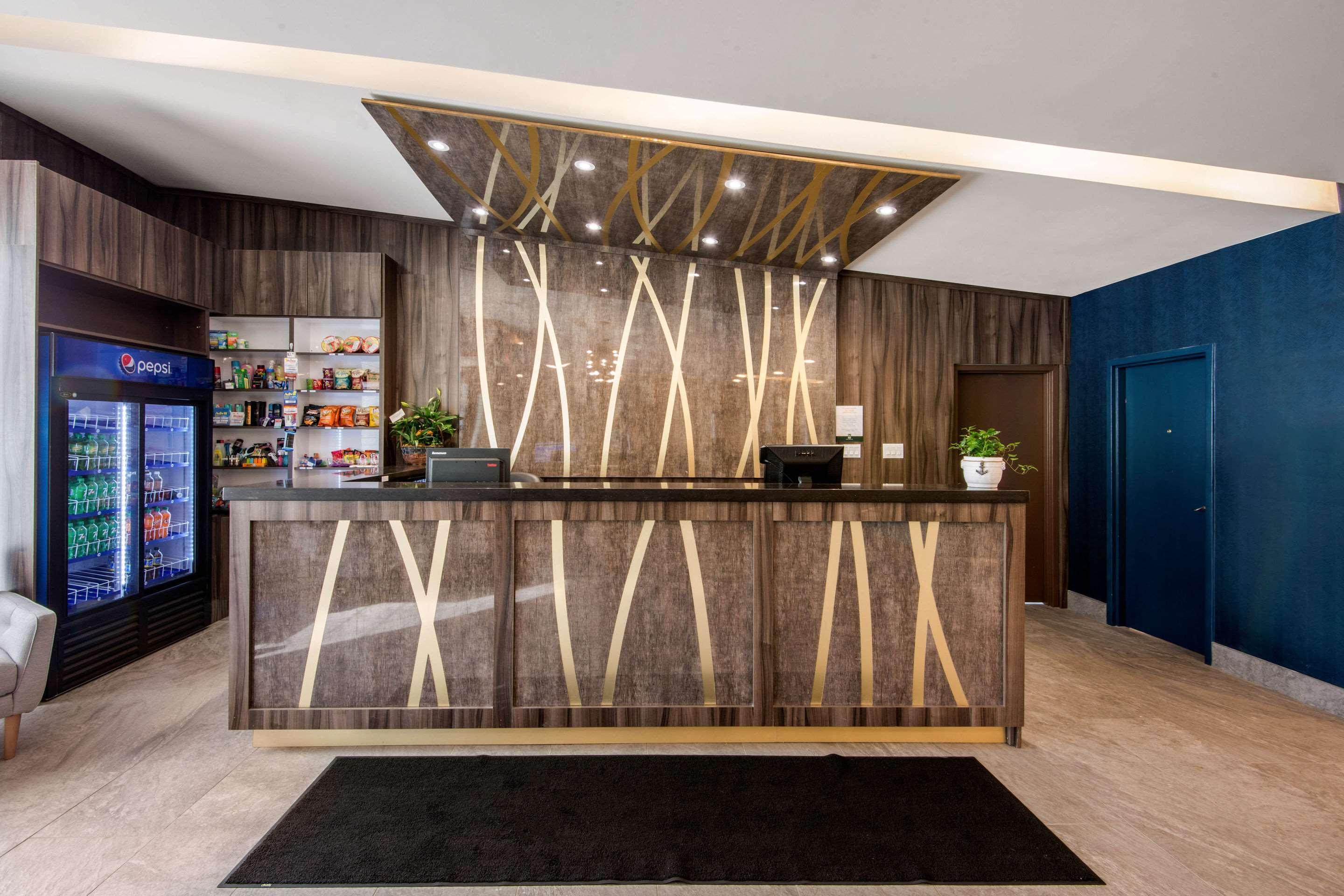 Quality Inn & Conference Centre Orillia Buitenkant foto