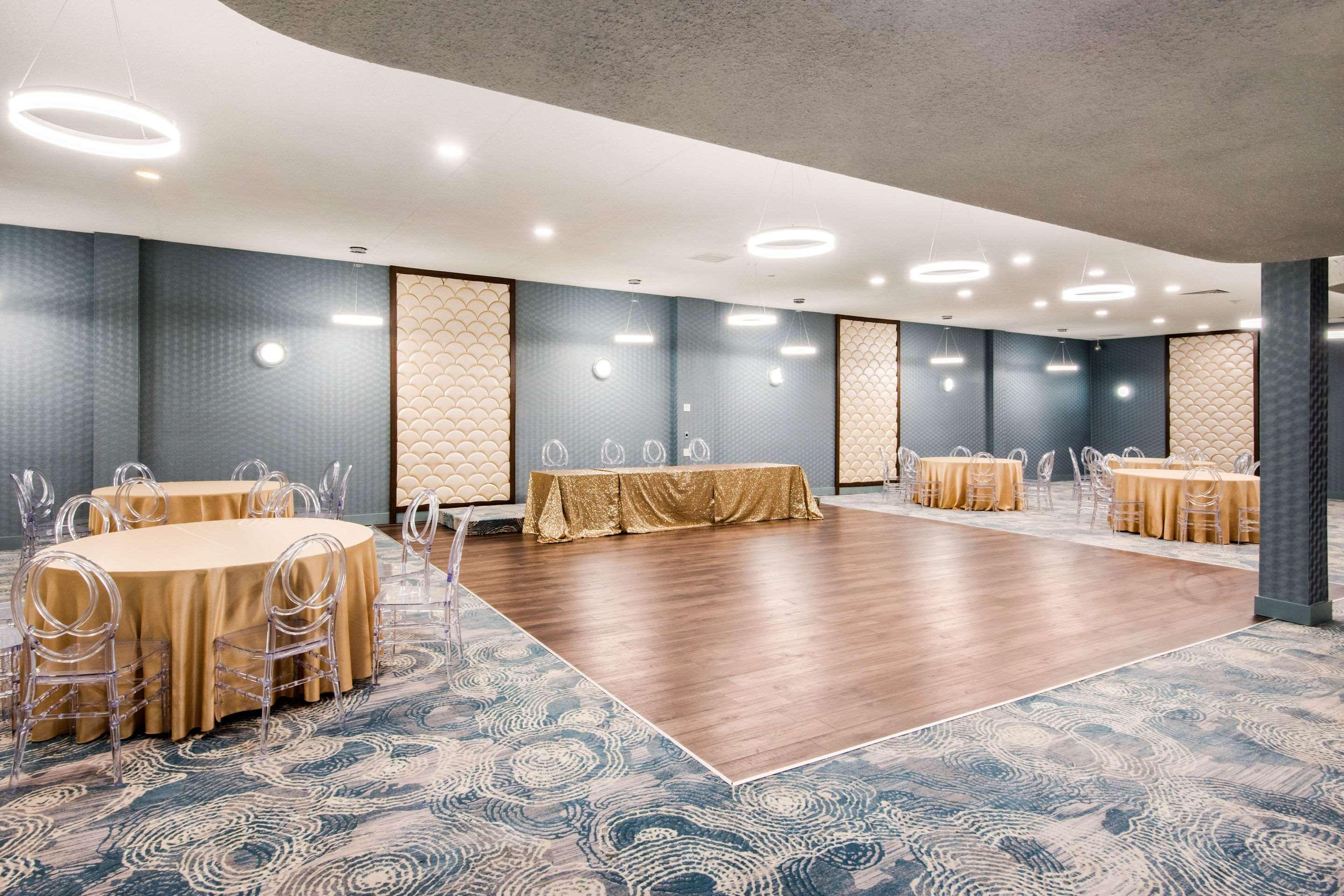 Quality Inn & Conference Centre Orillia Buitenkant foto