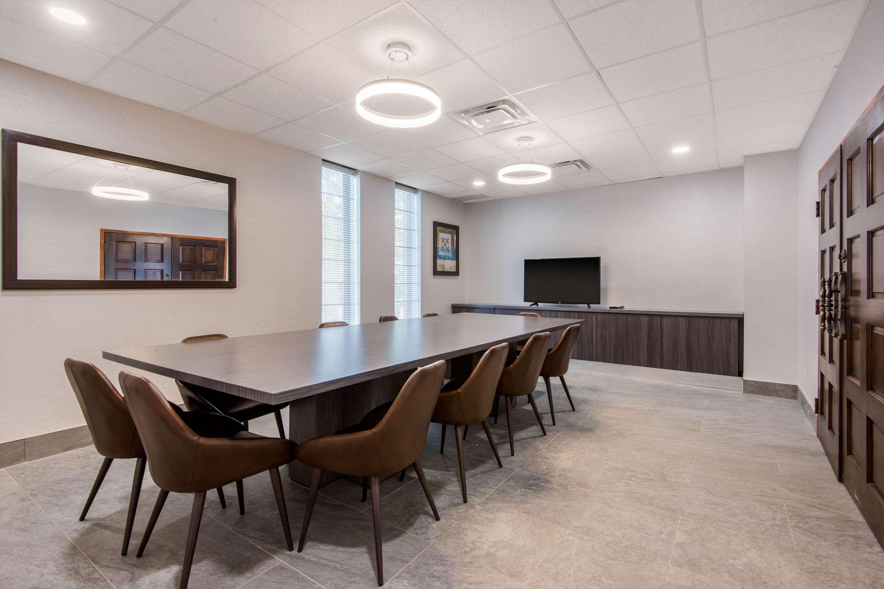Quality Inn & Conference Centre Orillia Buitenkant foto