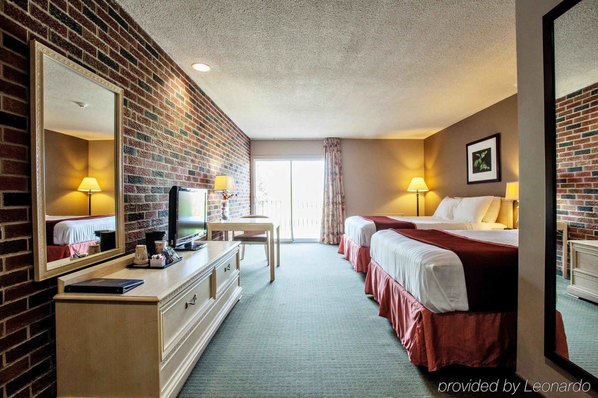 Quality Inn & Conference Centre Orillia Buitenkant foto