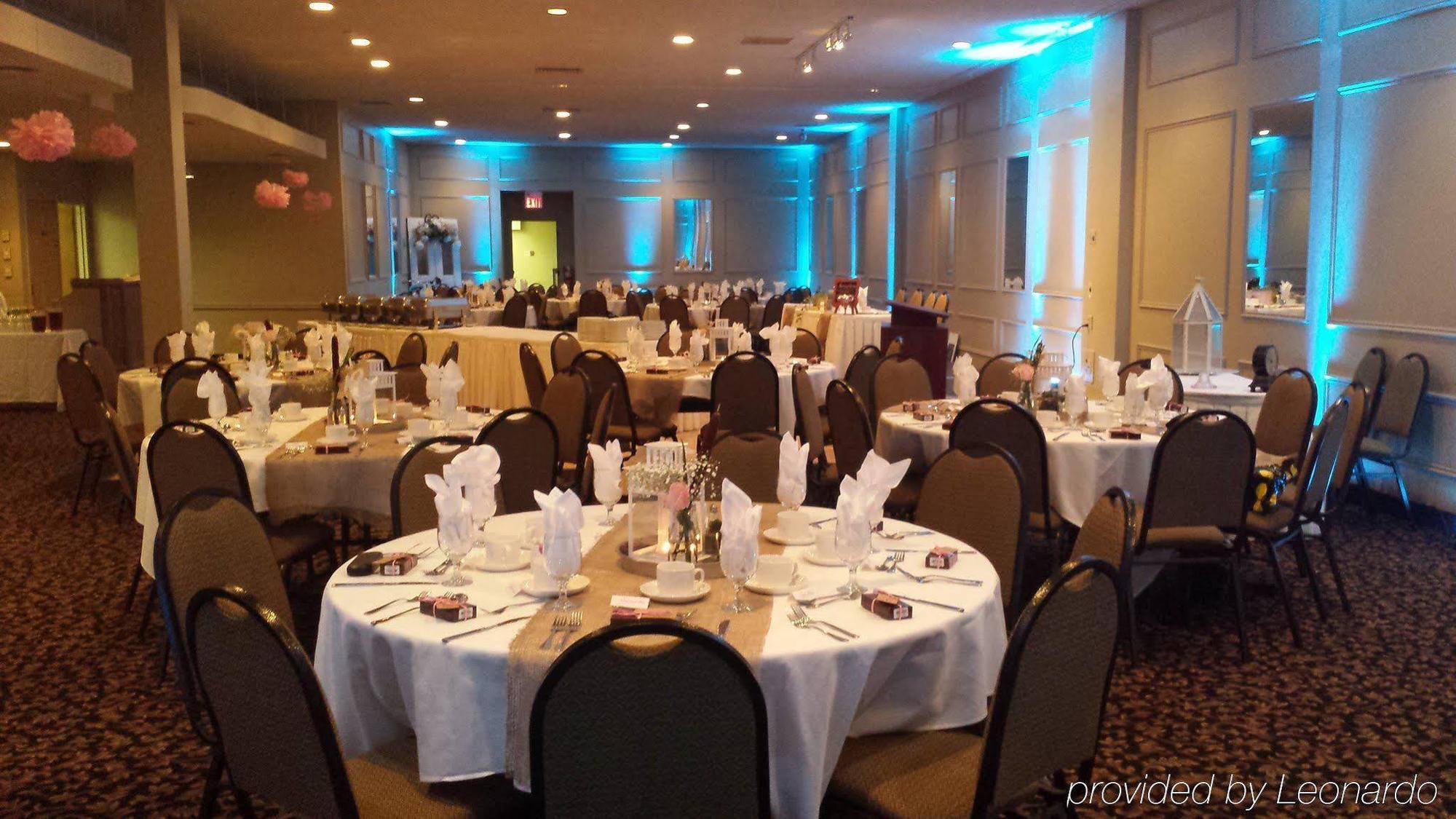 Quality Inn & Conference Centre Orillia Buitenkant foto