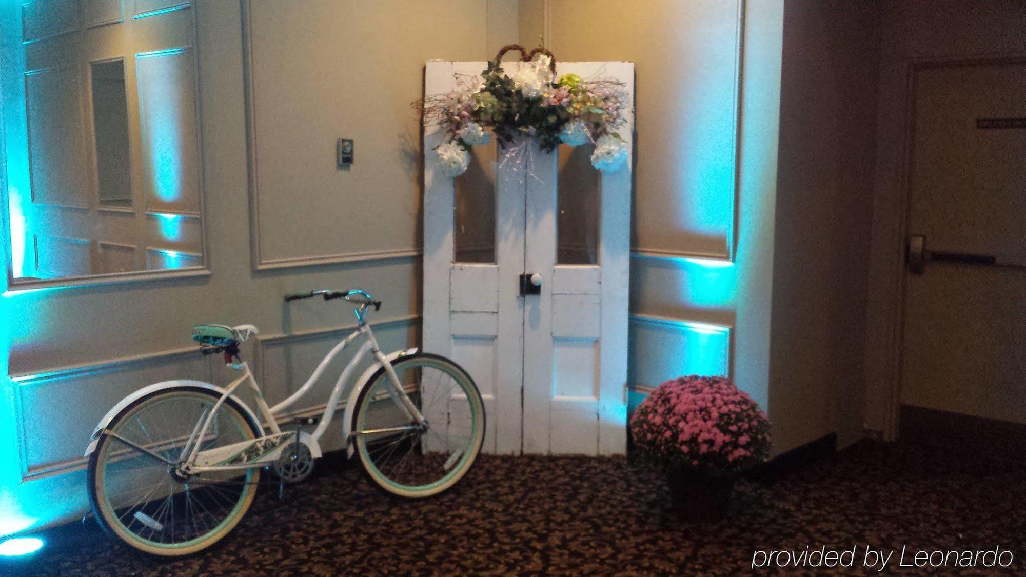 Quality Inn & Conference Centre Orillia Buitenkant foto