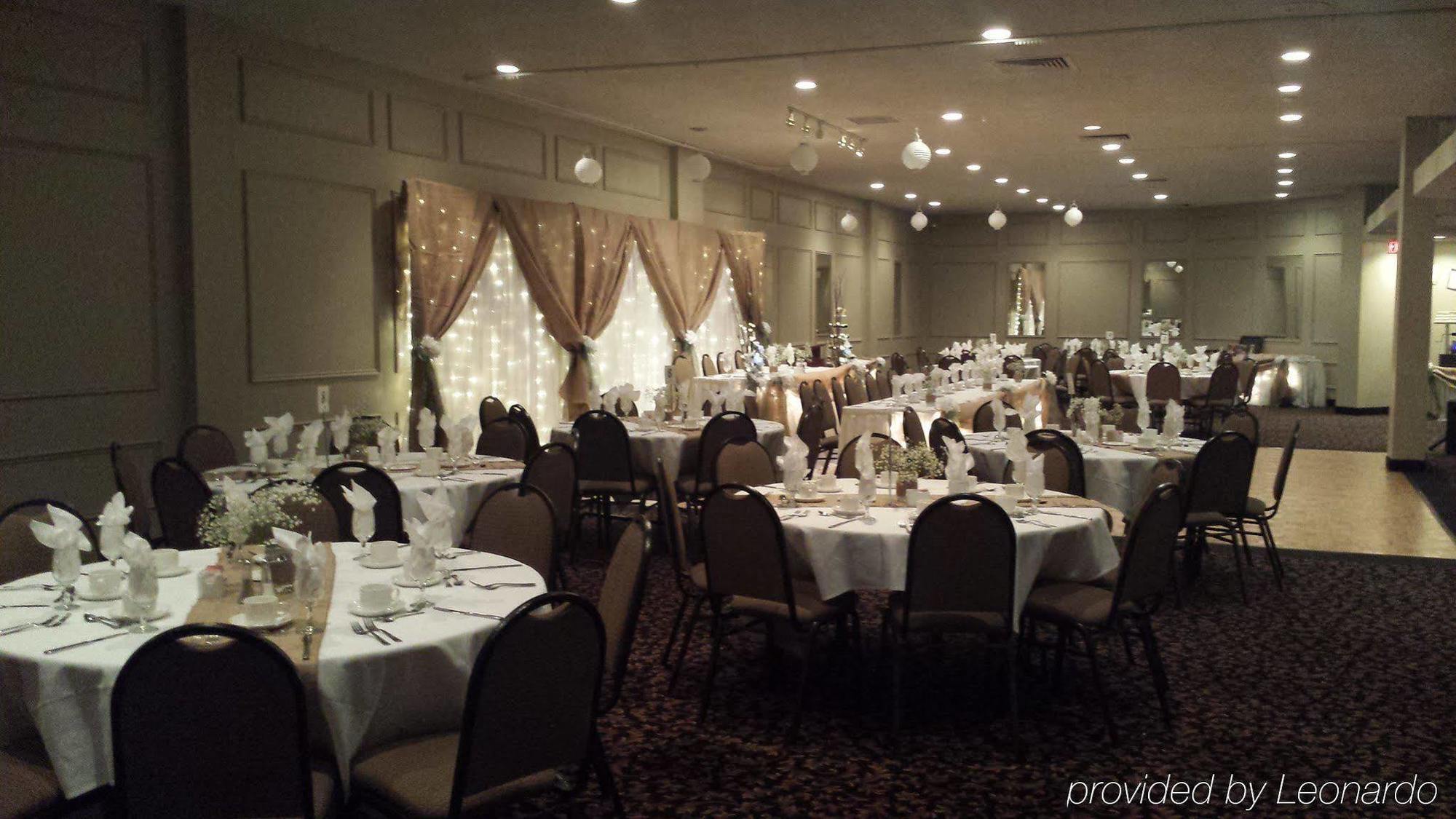 Quality Inn & Conference Centre Orillia Buitenkant foto
