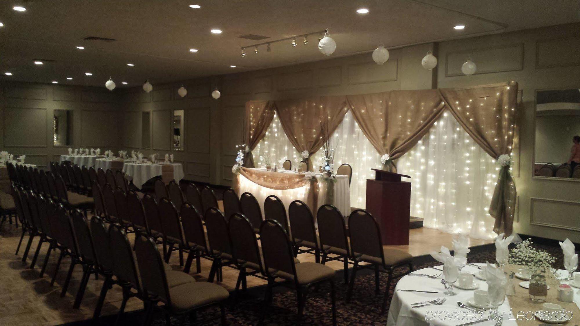 Quality Inn & Conference Centre Orillia Buitenkant foto